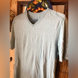 Lululemon Men’s Five Year Basic V-neck T-Shirt Medium Blue